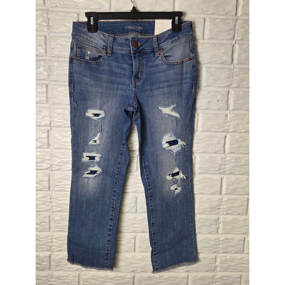 MAURICES Mid Rise Capri jeans Women's size 4 Distressed Denim NWT
